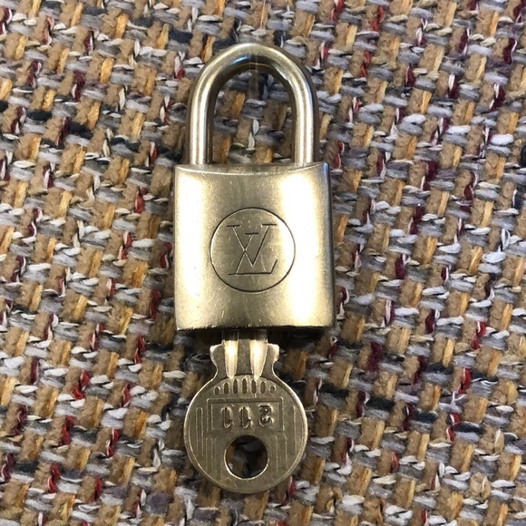 Vintage LV Louis Vuitton Padlock Lock & Key 211 - Picture 9 of 13